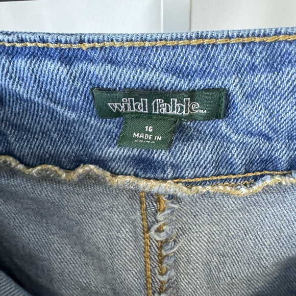 Wild Fable Highest Rise A-line Pleated Medium Wash Denim Shorts 4” Inseam Sz 16 - Picture 6 of 10